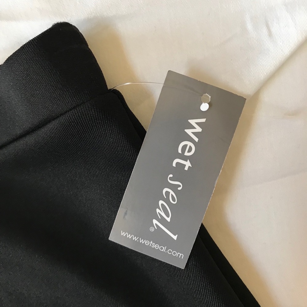 STILL HAS TAG Wet Seal Black Mini Skirt - Picture 3 of 4
